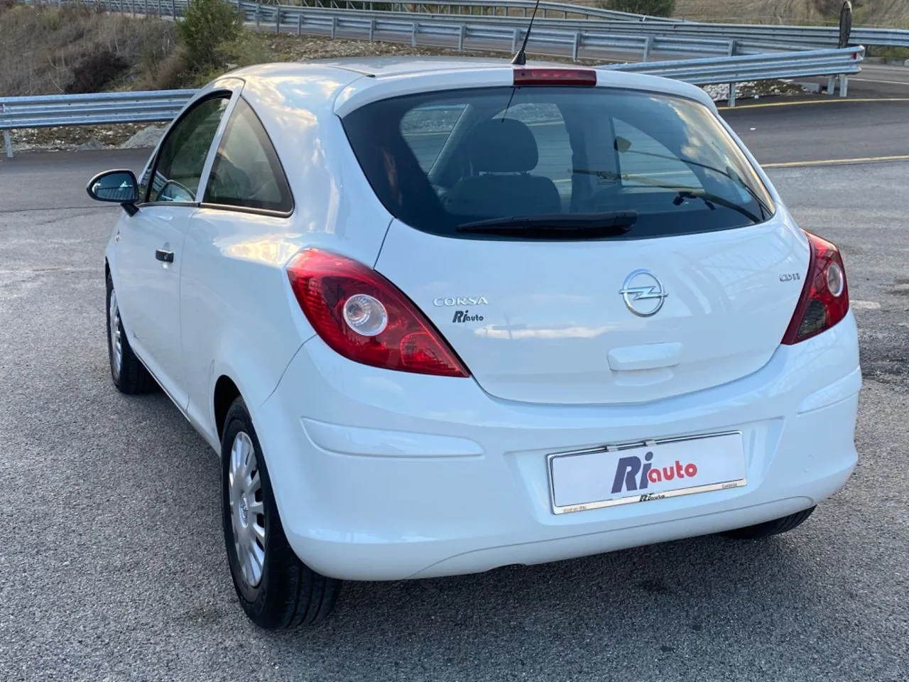 Opel Corsa 2011 photo 4