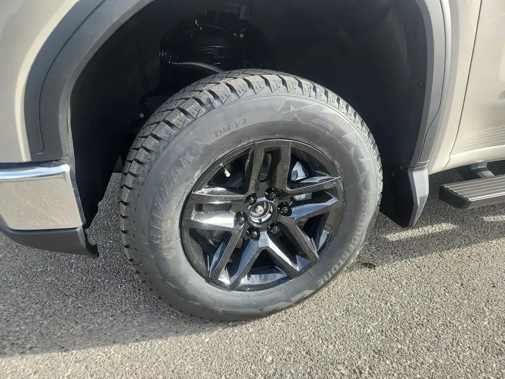 GMC Sierra 1500 2026 photo 2