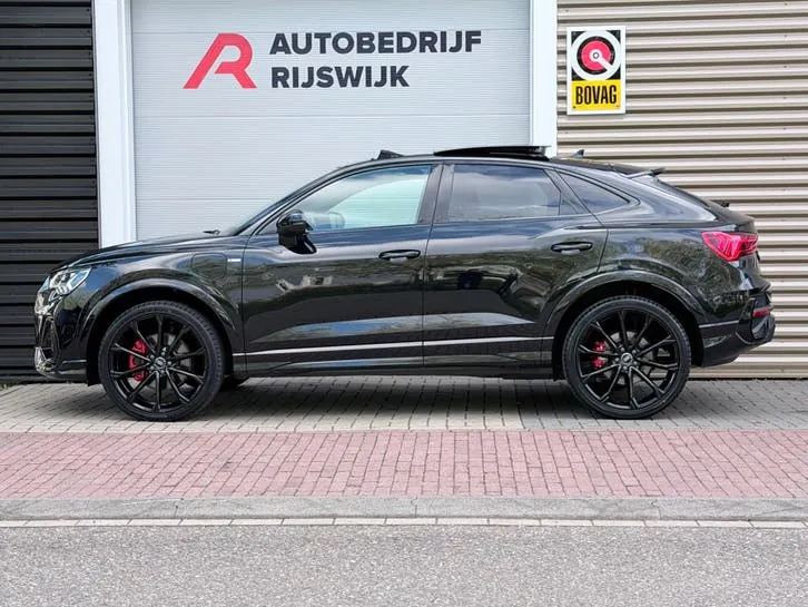 Audi Q3 2022 photo 2