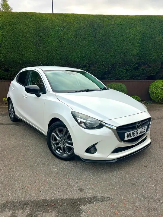 Mazda Mazda2 2016 photo 2