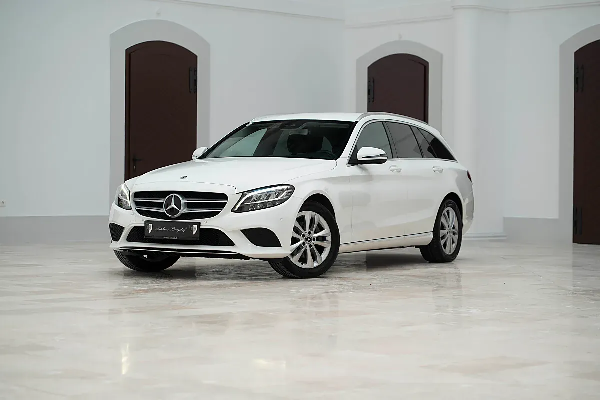 Mercedes-Benz C-Class 2019 photo 2