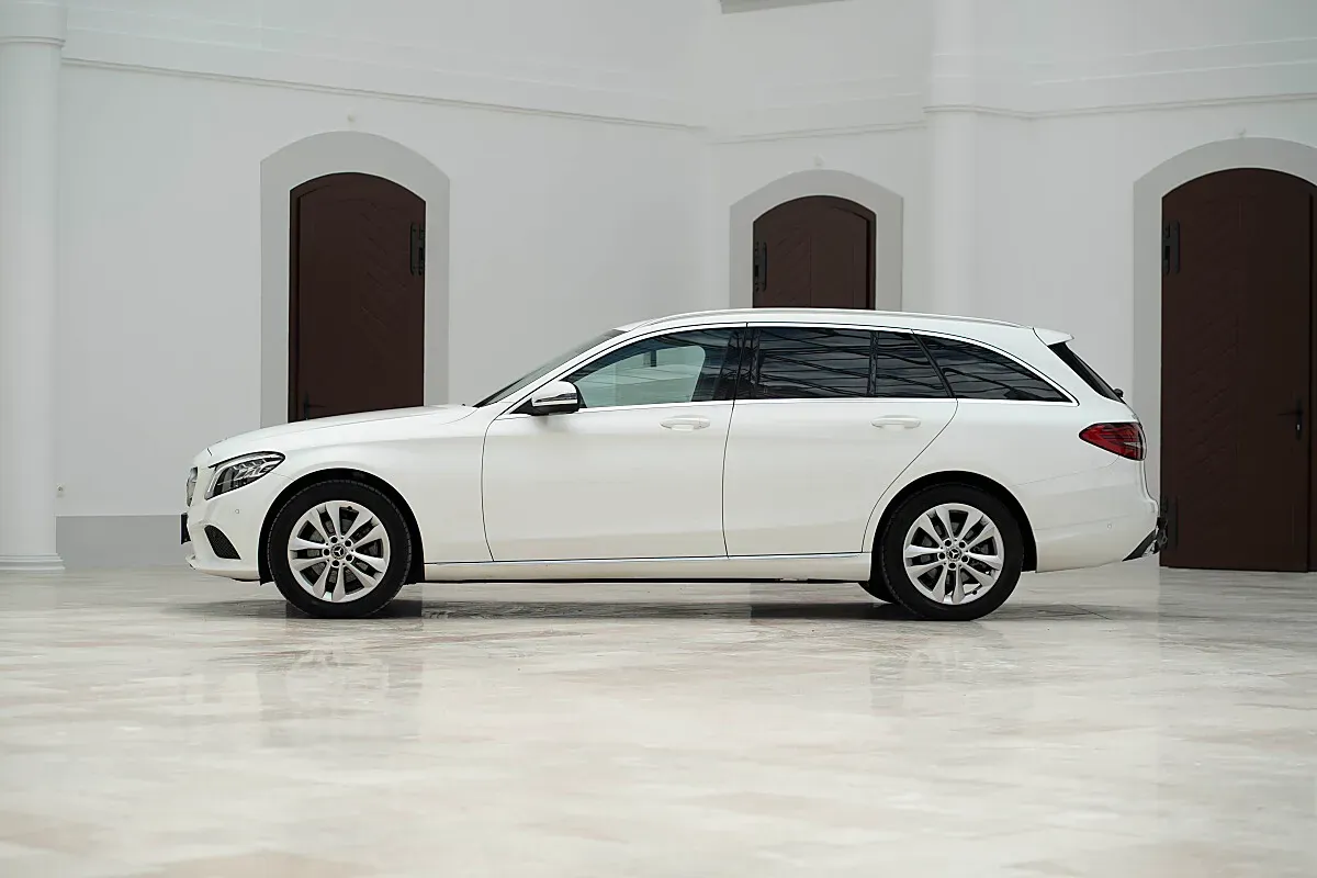 Mercedes-Benz C-Class 2019 photo 3