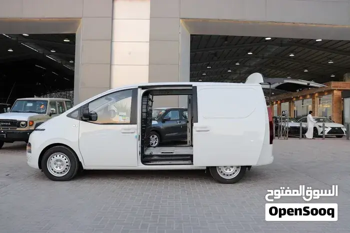 Hyundai Staria 2026 photo 3