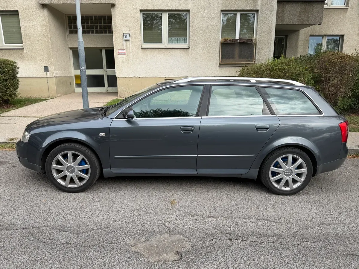 Audi A4 2004 photo 2