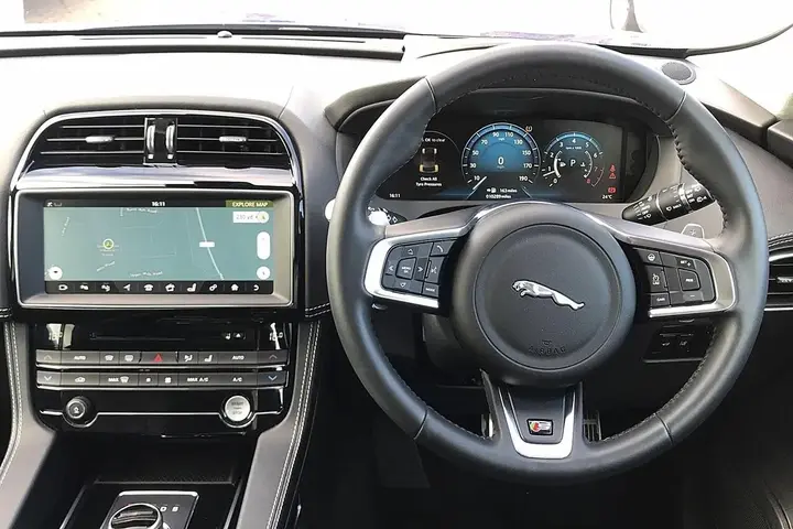 Jaguar F-Pace 2018 photo 5