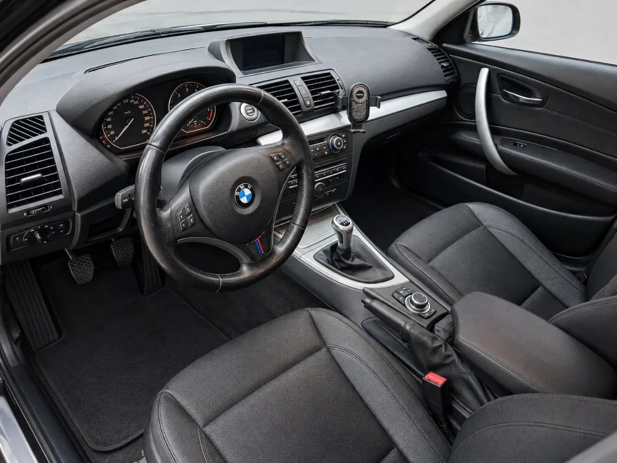 BMW 1 Series 2011 photo 2
