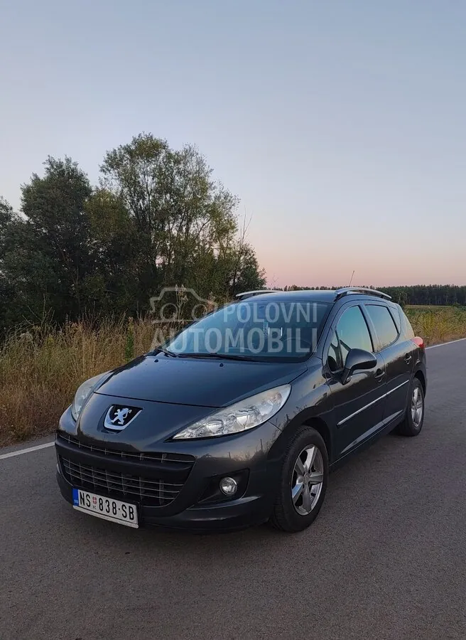 Peugeot 207 2011 photo 3