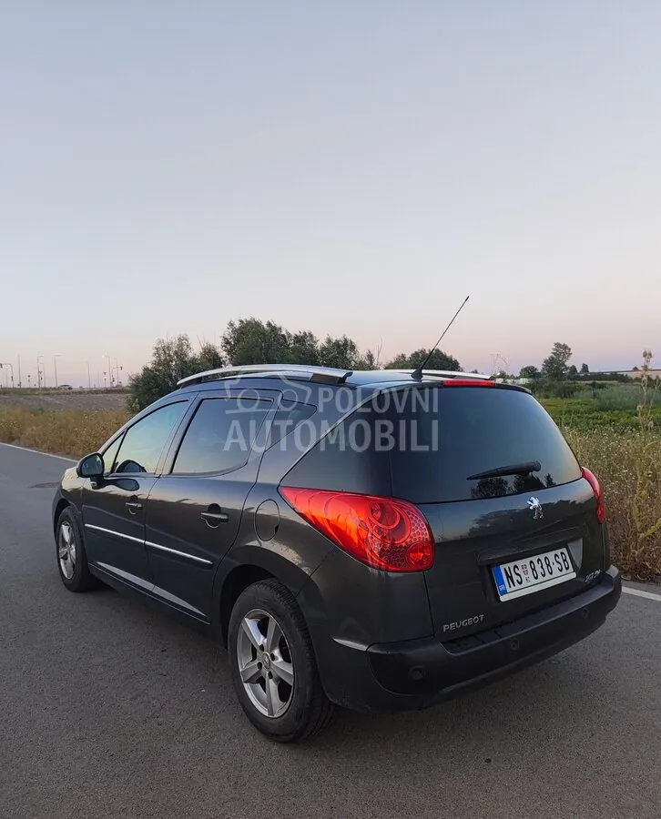 Peugeot 207 2011 photo 4