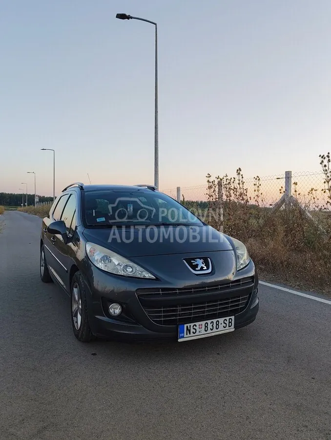 Peugeot 207 2011 photo 2