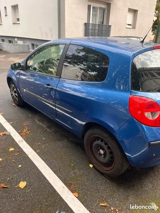 Renault Clio 2005 photo 2