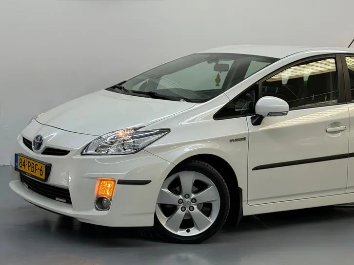 Toyota Prius 2011 photo 3