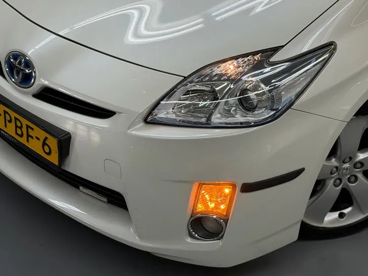 Toyota Prius 2011 photo 2