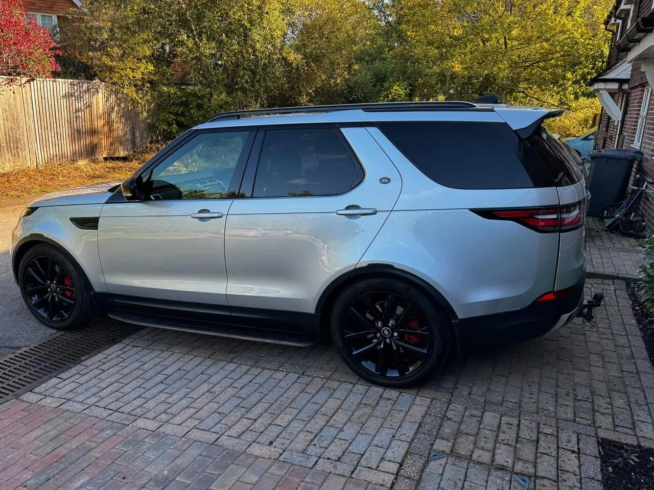 Land Rover Discovery 2019 photo 2