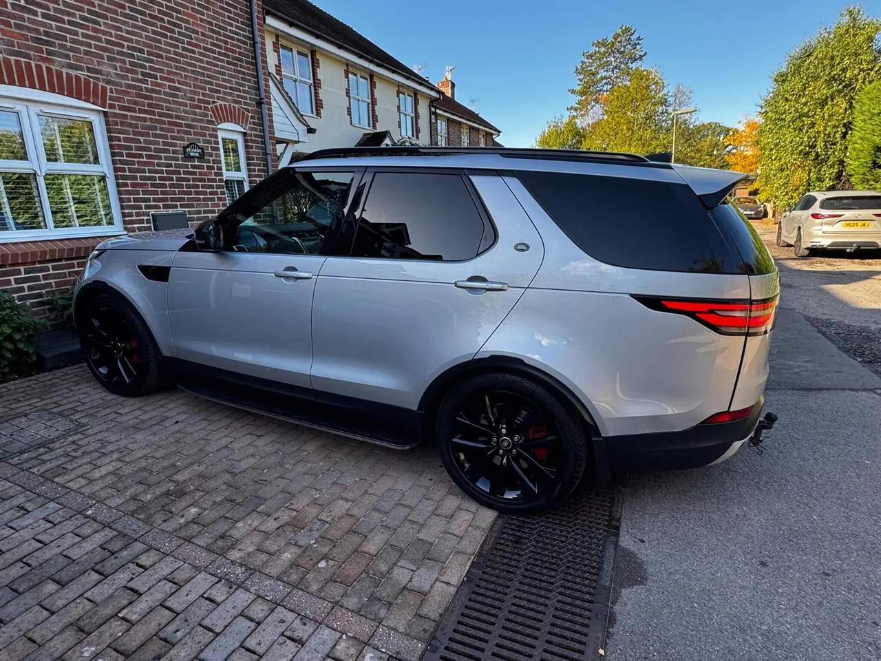 Land Rover Discovery 2019 photo 3