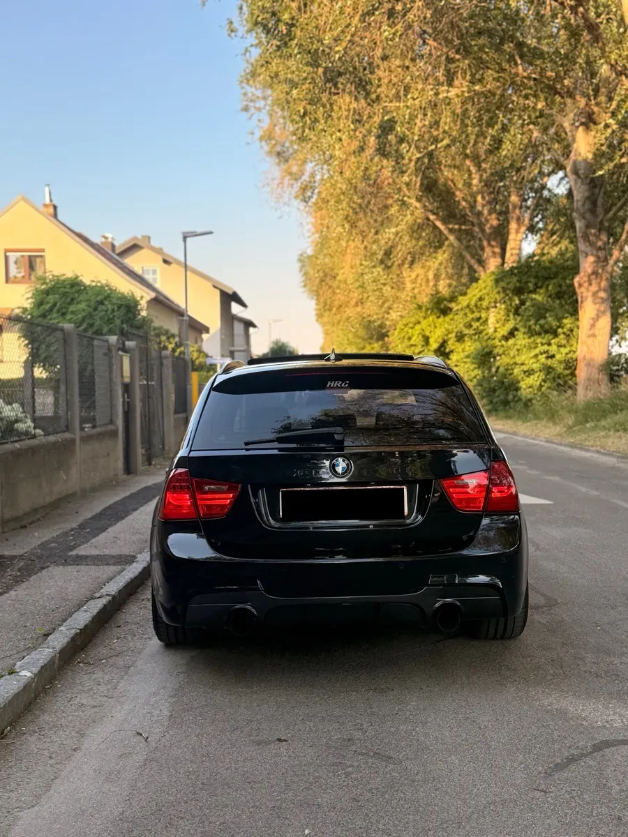 BMW 3 Series 2010 photo 3