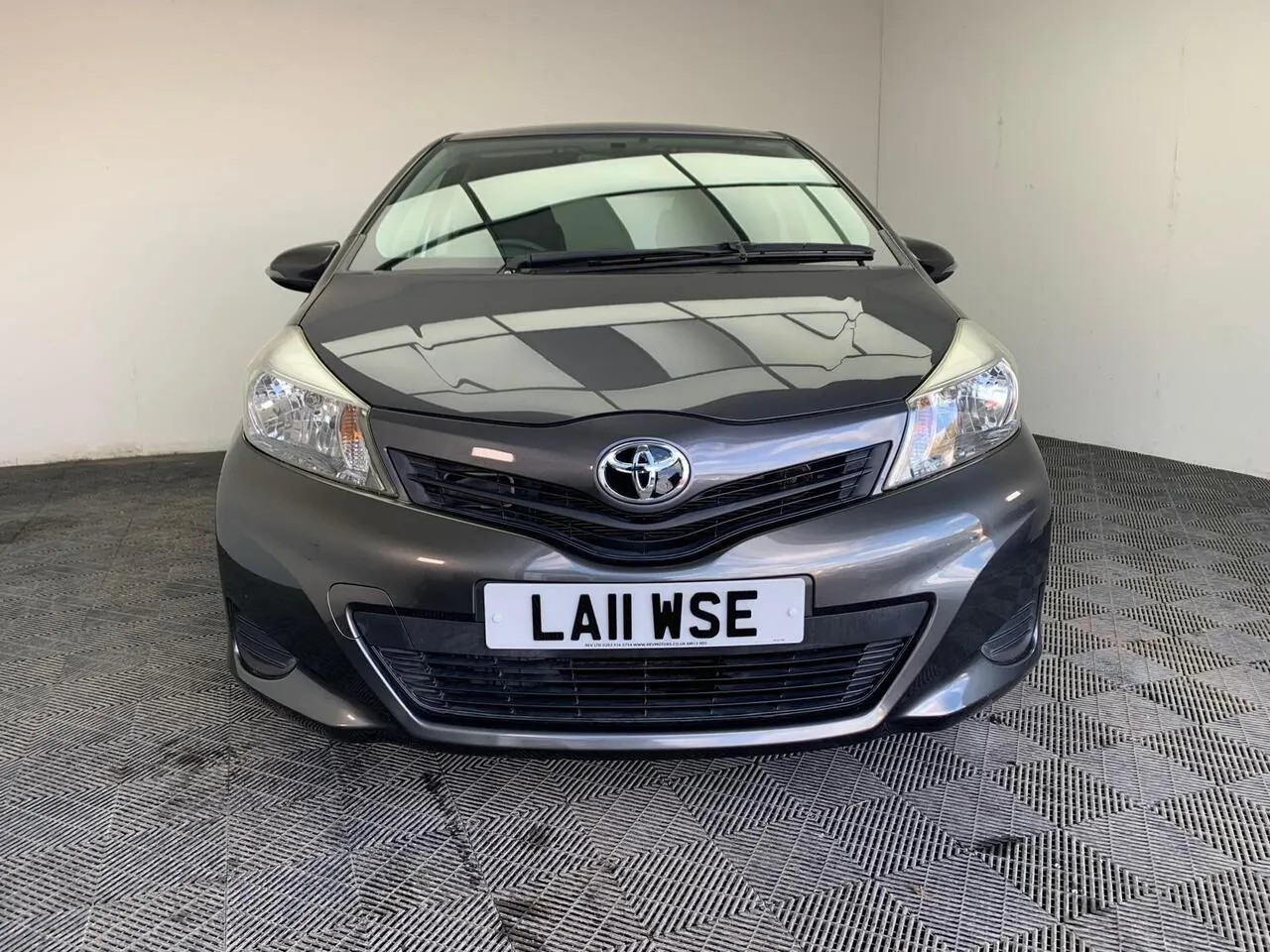 Toyota Yaris 2011 photo 2