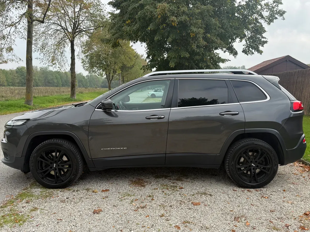 Jeep Cherokee 2015 photo 3