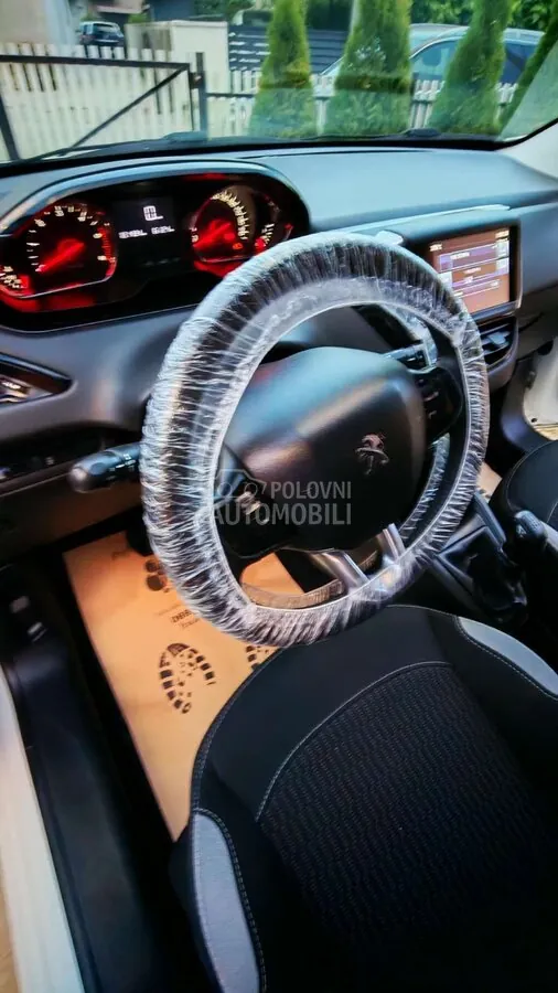 Peugeot 208 2014 photo 5