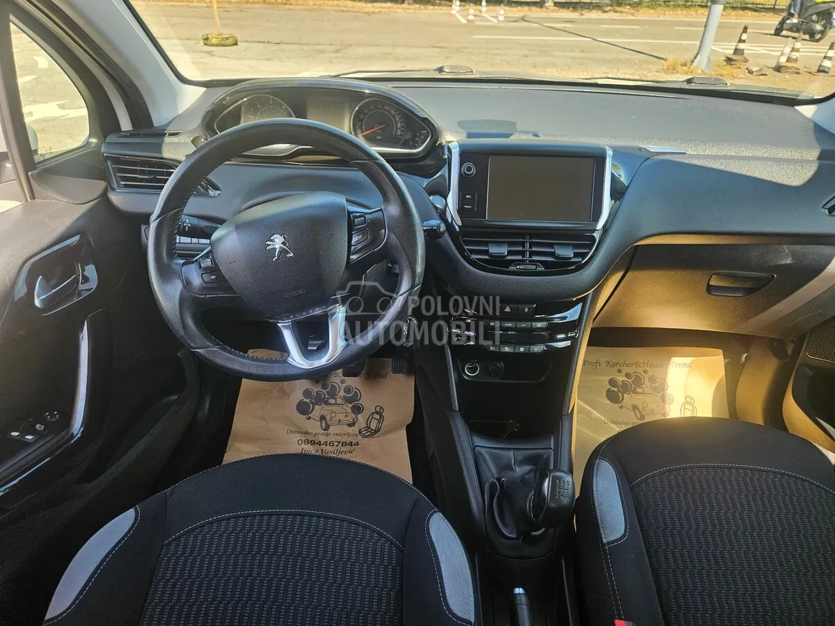 Peugeot 208 2014 photo 2