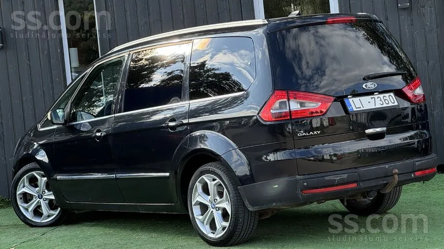 Ford Galaxy 2010 photo 3