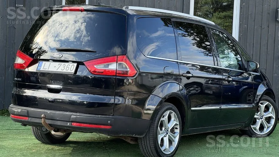 Ford Galaxy 2010 photo 4