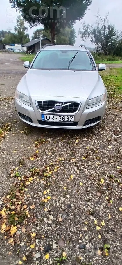 Volvo V70 2010 photo 2