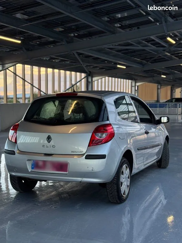 Renault Clio 2006 photo 2