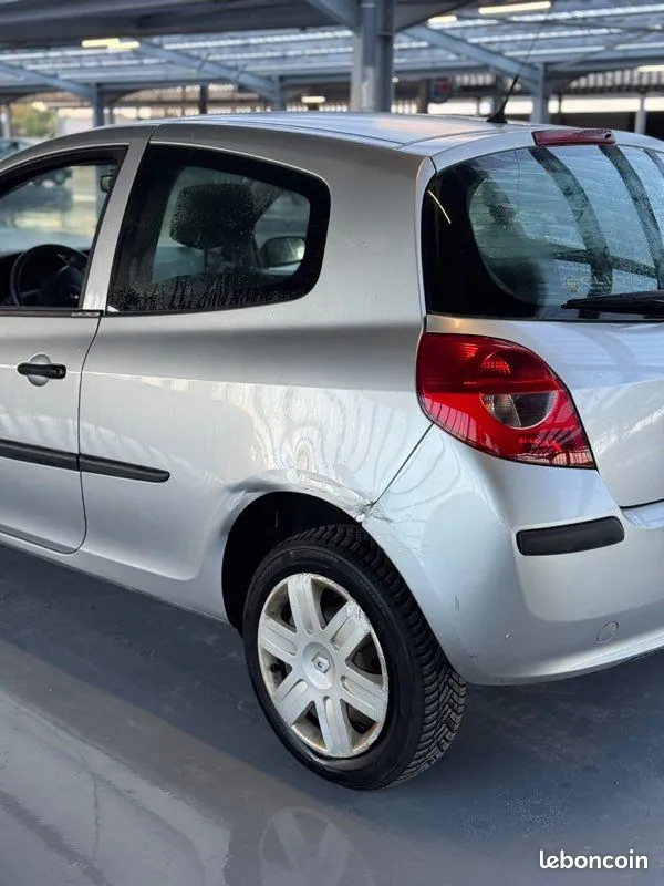 Renault Clio 2006 photo 3