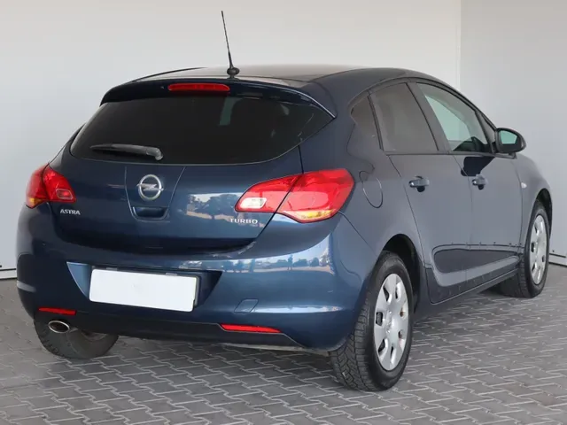 Opel Astra 2012 photo 4