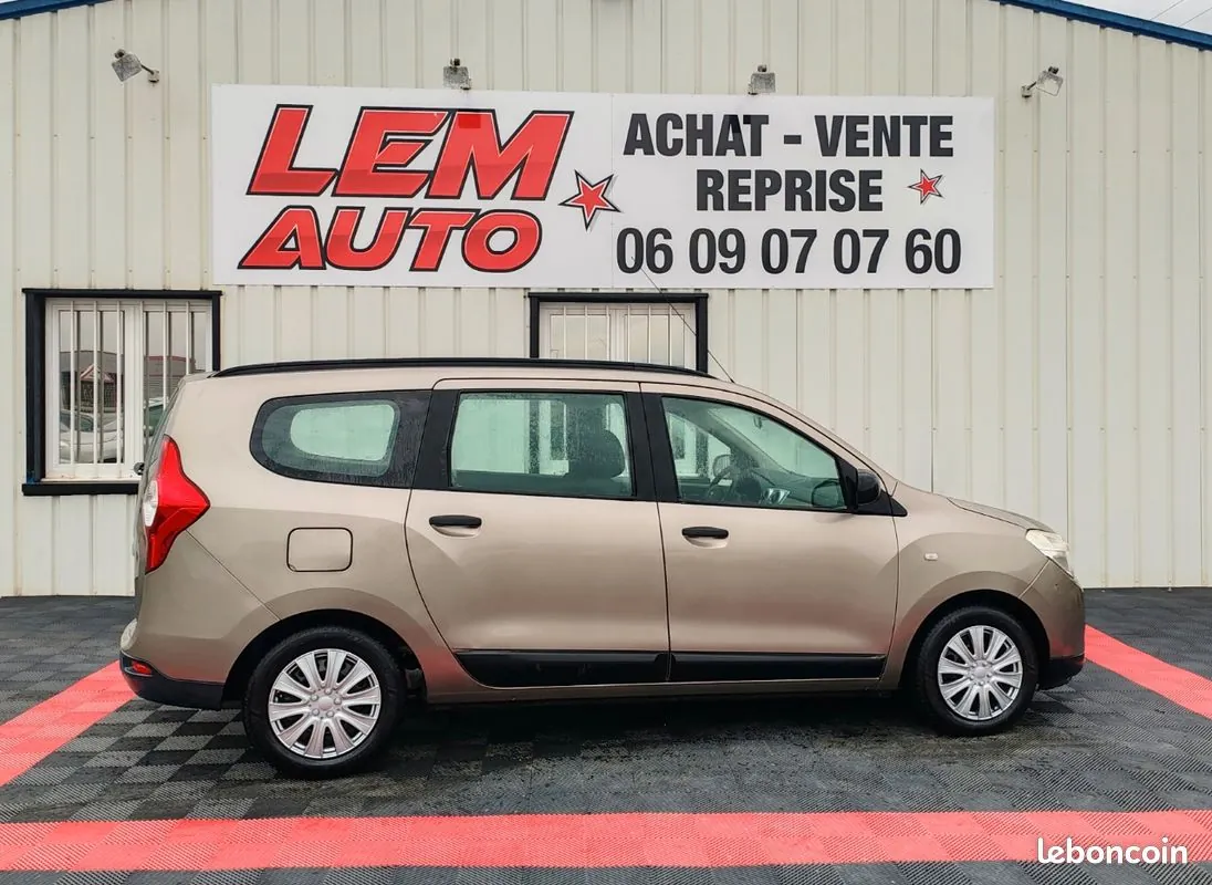 Dacia Lodgy 2012 photo 3