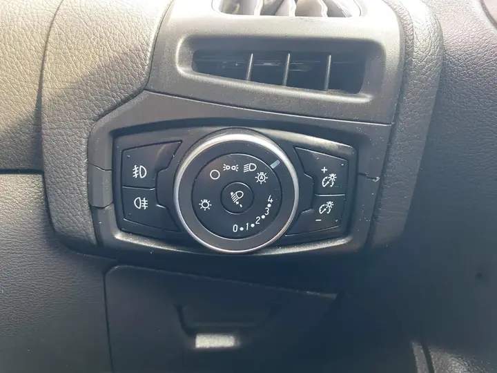 Ford Focus 2016 photo 3