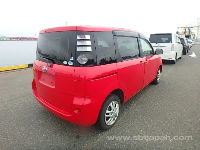 Toyota Sienta 2007 photo 4
