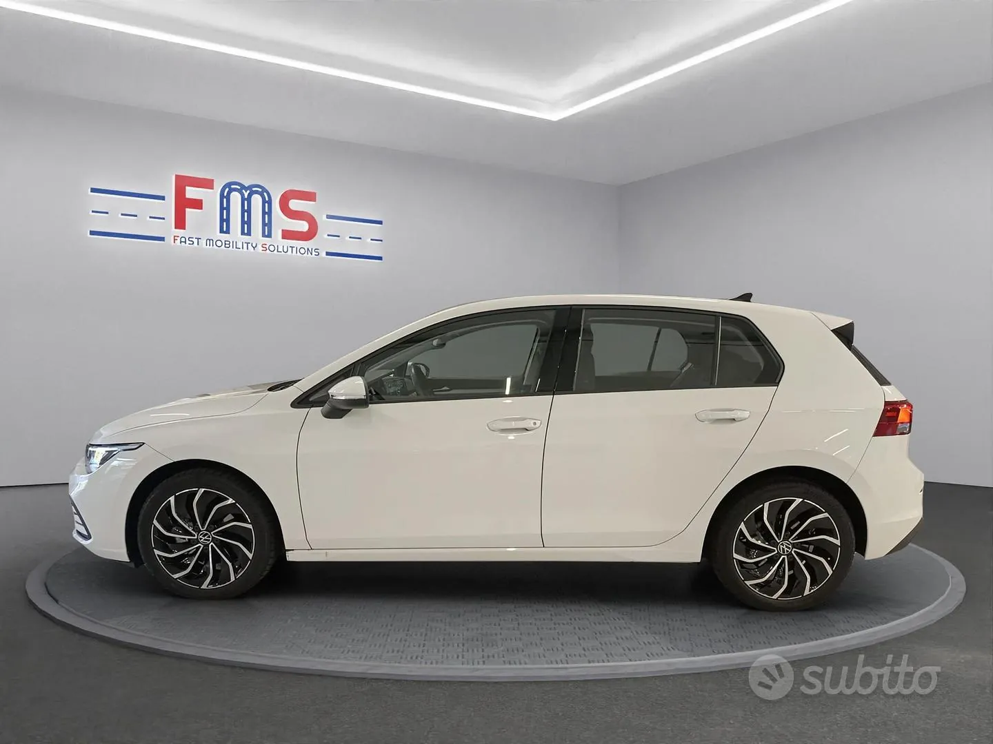 Volkswagen Golf 2024 photo 3