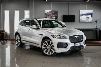 Jaguar F-Pace 2019 photo 2