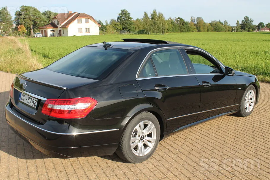 Mercedes-Benz E200 2010 photo 4