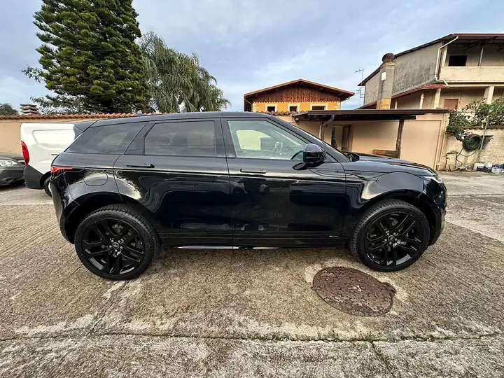 Land Rover Evoque 2019 photo 2