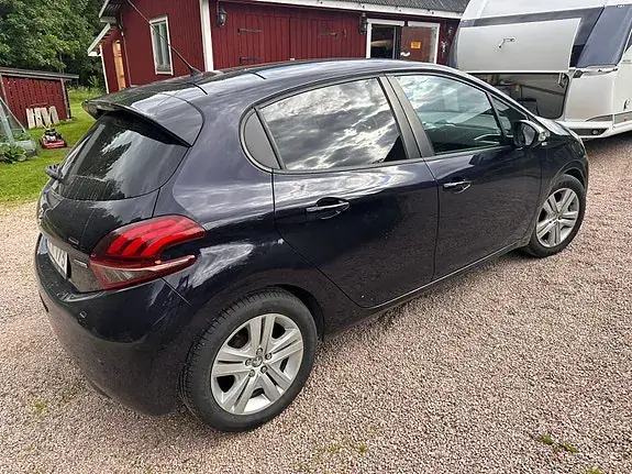 Peugeot 208 2016 photo 3