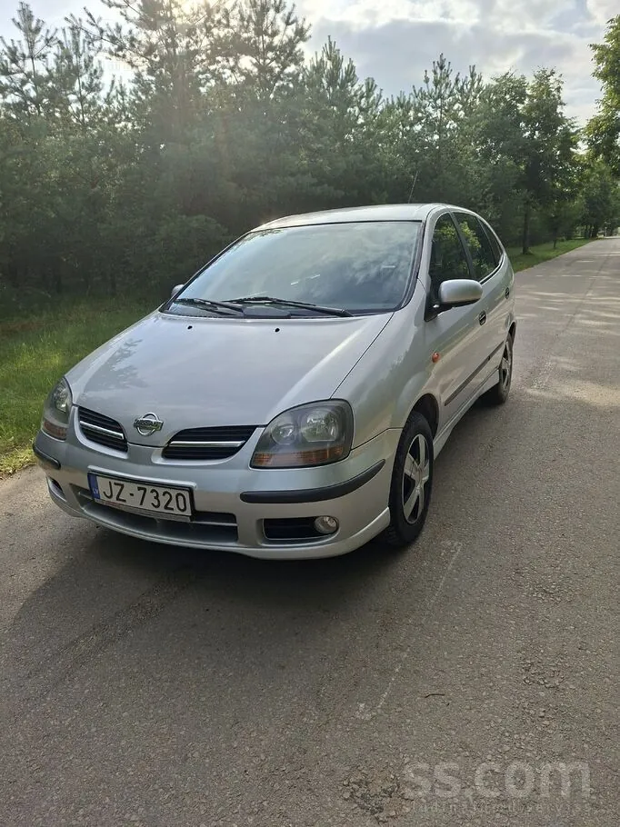 Nissan Almera Tino