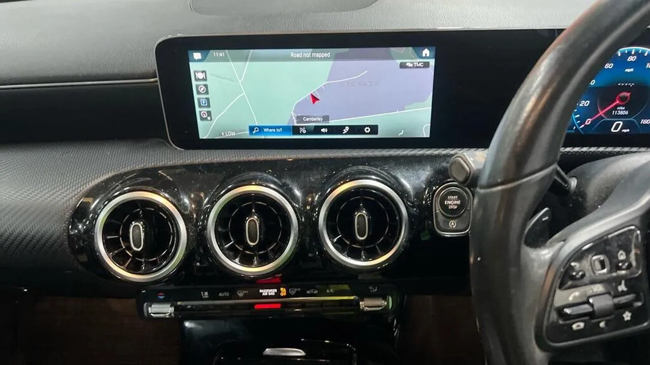 Mercedes-Benz A-Class 2018 photo 3