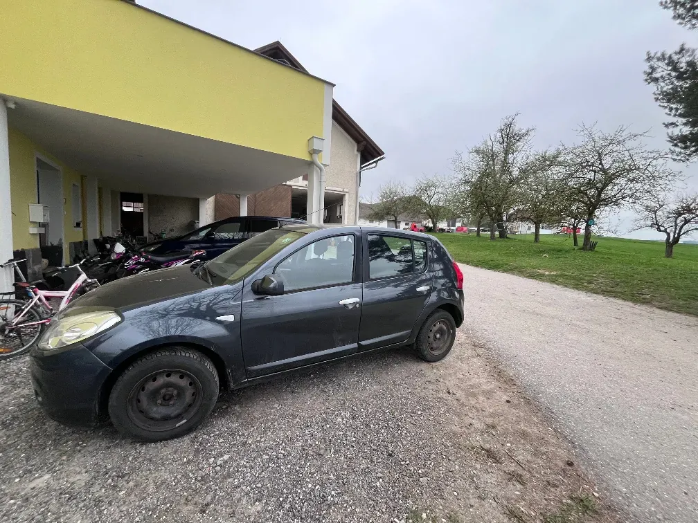 Dacia Sandero 2009 photo 3