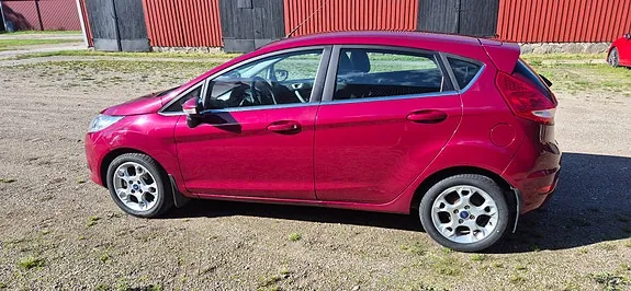 Ford Fiesta 2012 photo 2