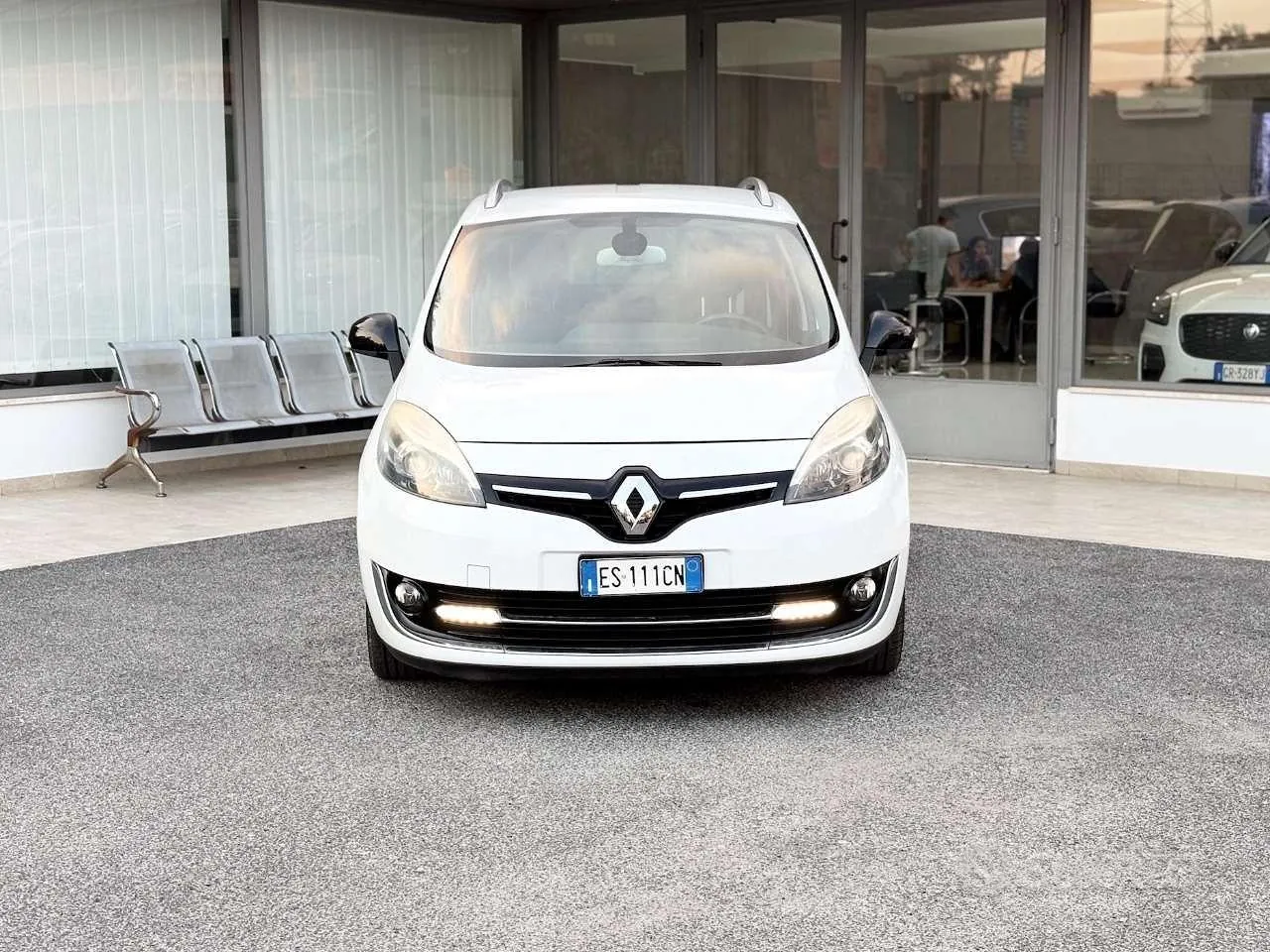 Renault Scenic 2013 photo 2