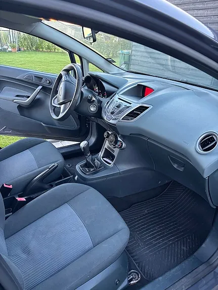 Ford Fiesta 2011 photo 2