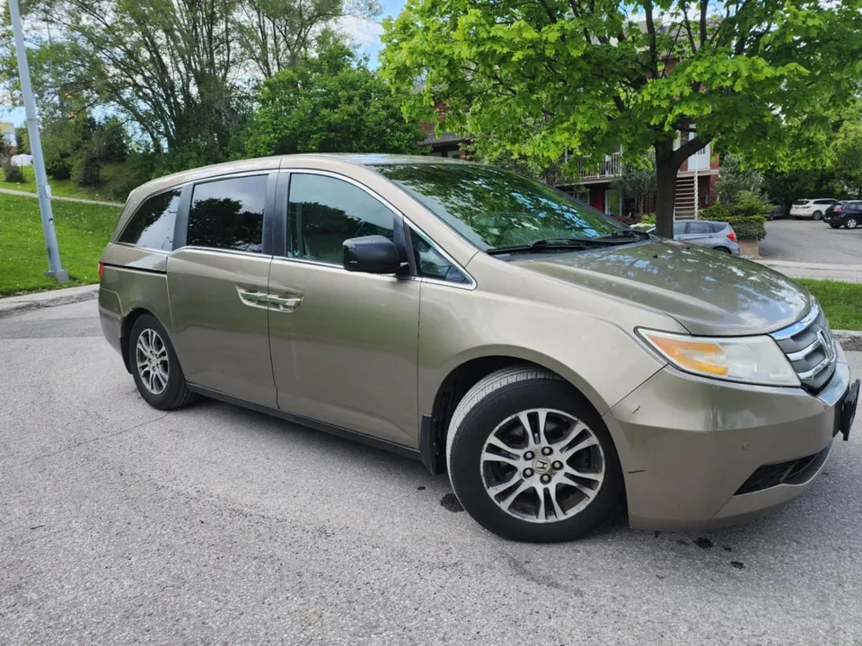 Honda Odyssey 2011 photo 3