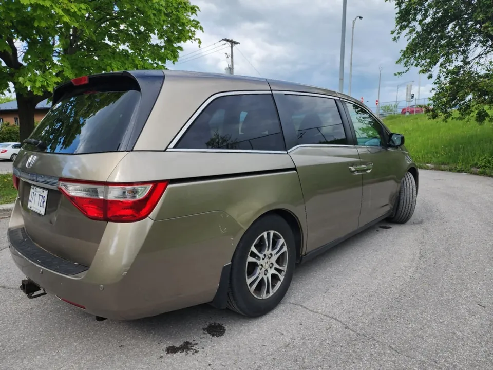 Honda Odyssey 2011 photo 4