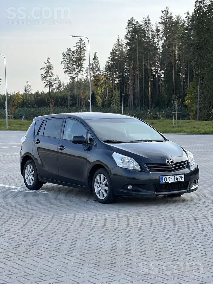 Toyota Verso 2012 photo 2