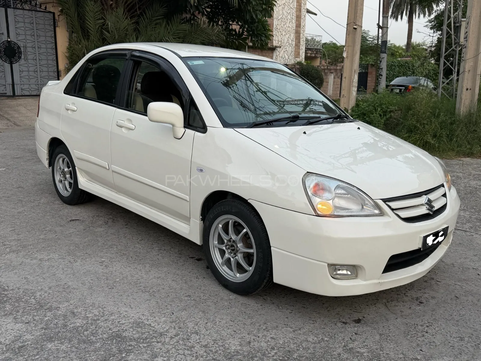 Suzuki Liana