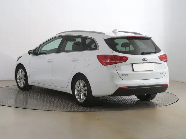 Kia Ceed Sw 2018 photo 3