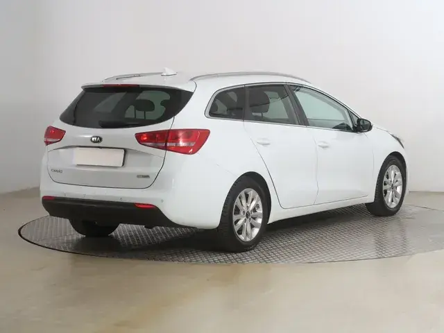 Kia Ceed Sw 2018 photo 4