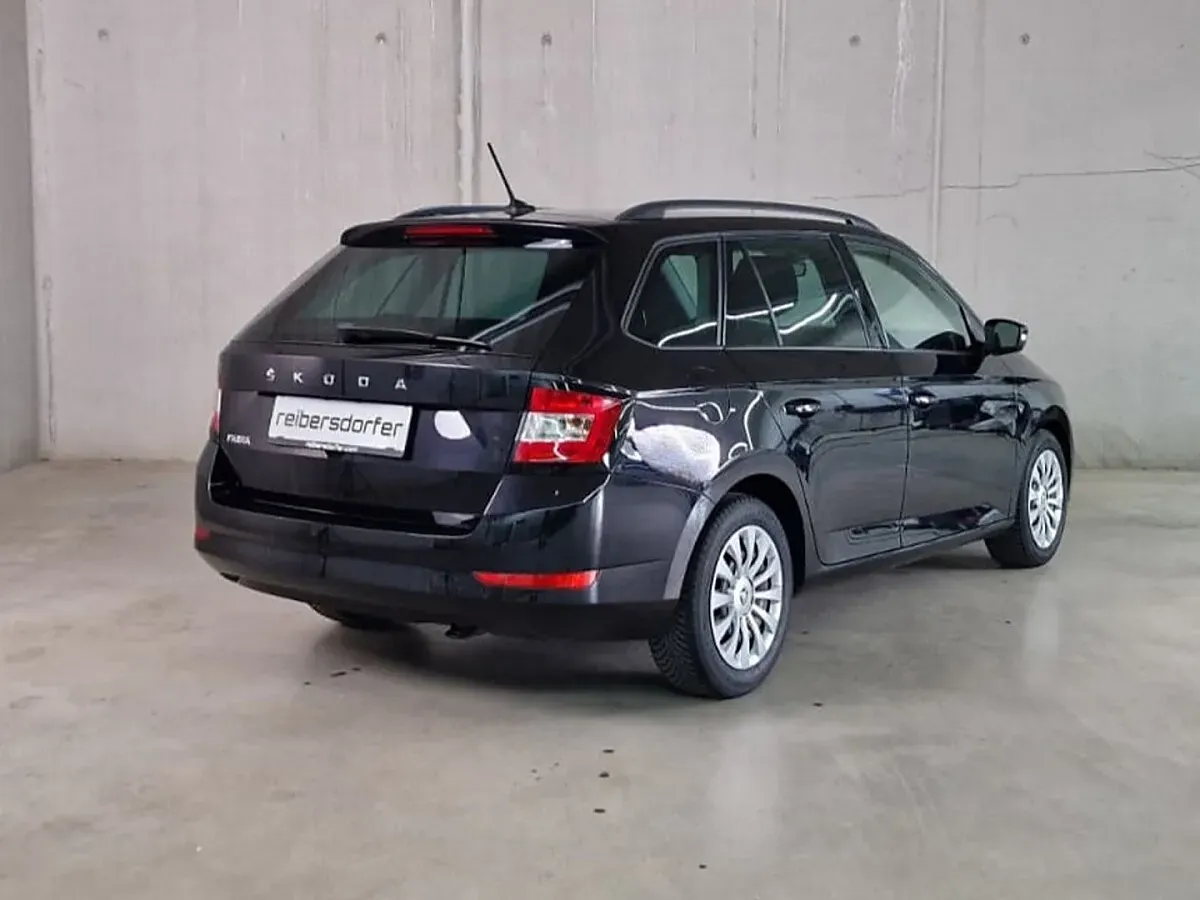Skoda Fabia 2022 photo 3